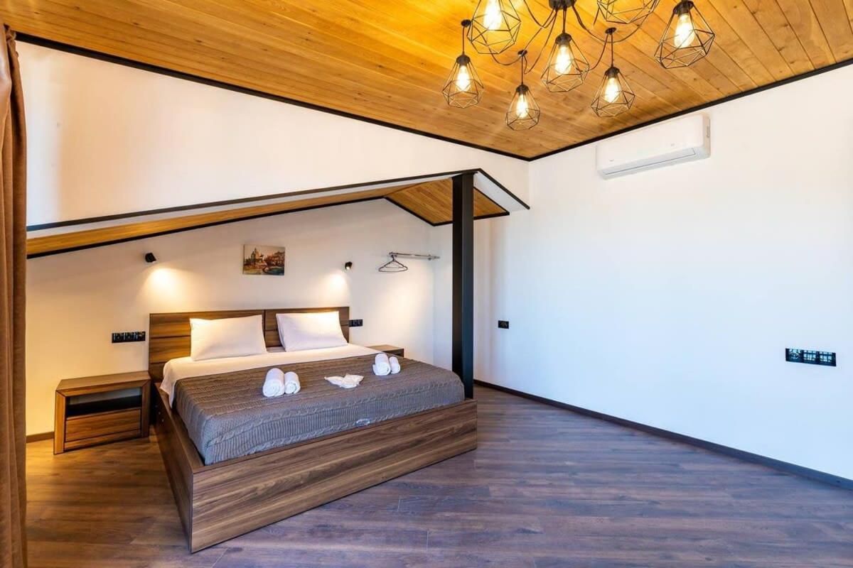 3Br Apt W Huge Terrace & Magnificent Views ティビリシ エクステリア 写真